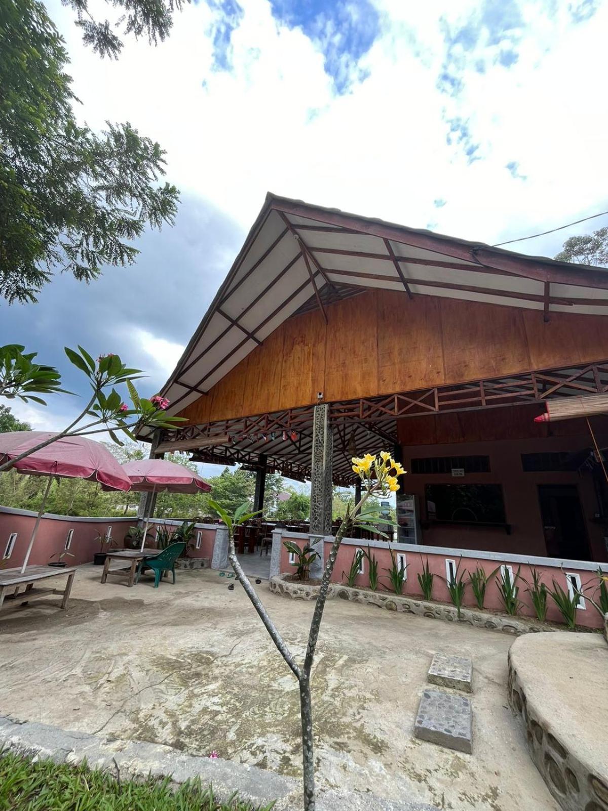 Asim Paris Guesthouse & Jungle Trekking Bukit Lawang Exterior photo