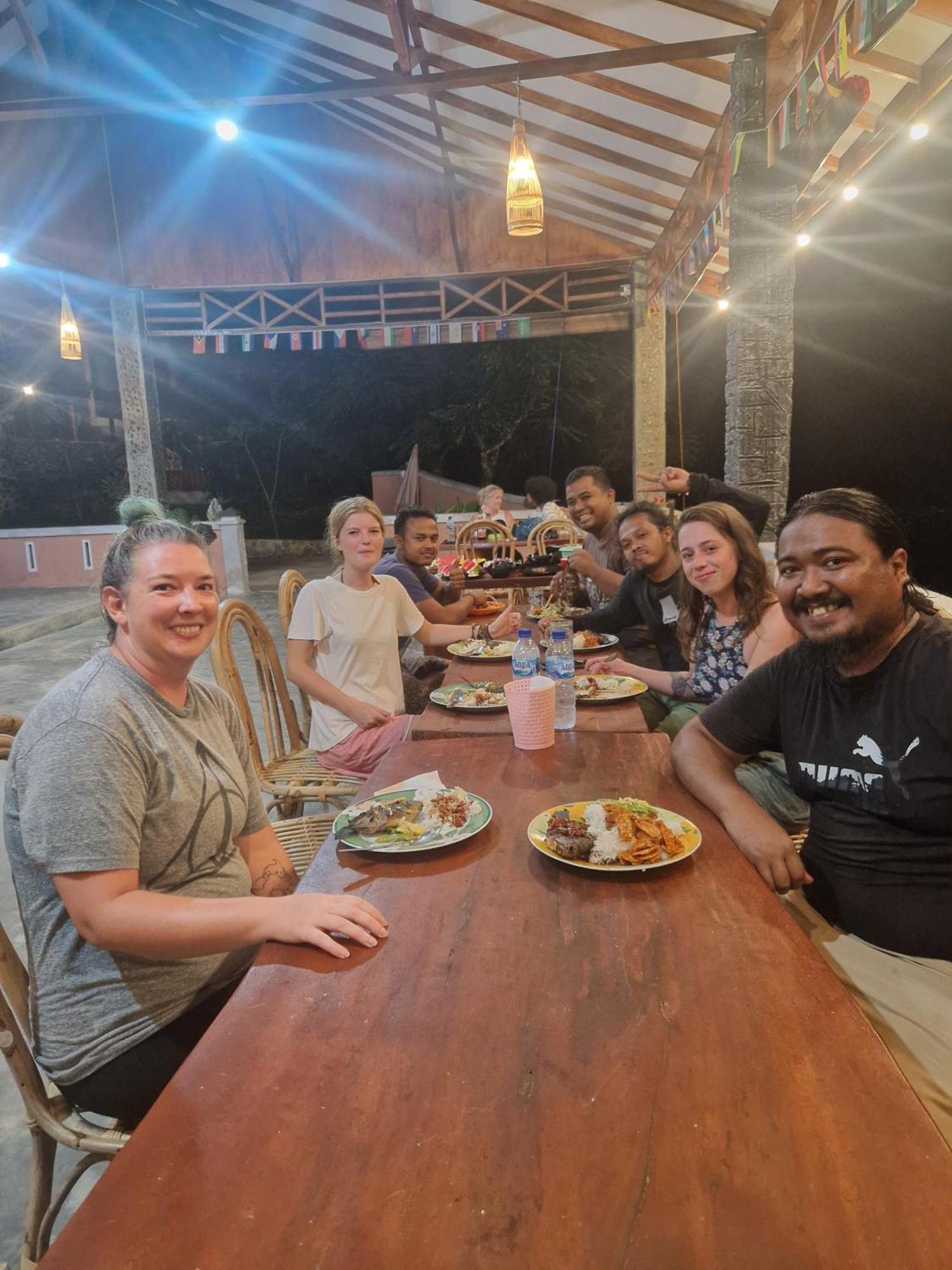 Asim Paris Guesthouse & Jungle Trekking Bukit Lawang Exterior photo